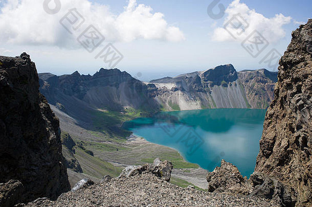 白头山火山口和火山湖。朝鲜/北朝鲜