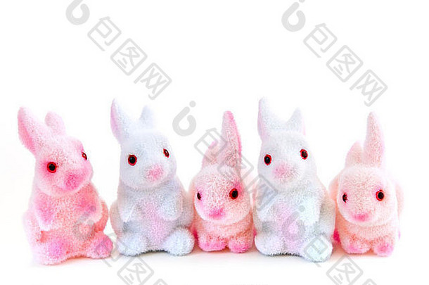 白色背景上的可爱复活节兔子玩具