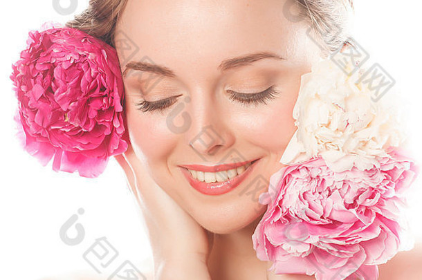年轻的美女人花牡丹粉红色的特写镜头化妆软温柔的温柔的