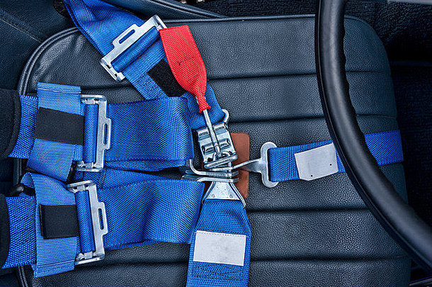 系安全带的安全带。