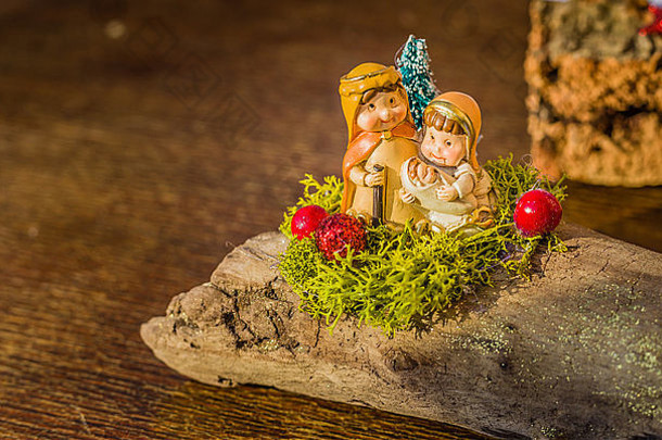 生动的颜色圣诞节基督诞生场景祝福维珍玛丽圣约瑟夫看神圣的孩子