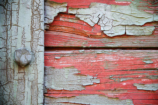 <strong>木头纹理</strong>和油漆颜色剥落在一辆旧货车的墙上。具有木材背景纹理的剥落油漆