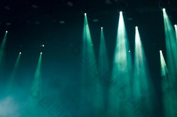 蓝调演出时舞台上的灯光。绿调。出身背景
