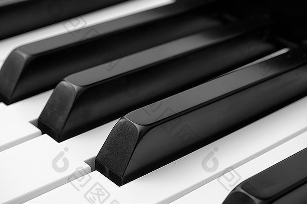 钢琴键盘。非黑即白的闭合。