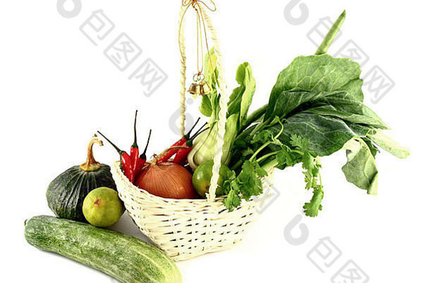 蔬菜在白色背景的篮子里混合