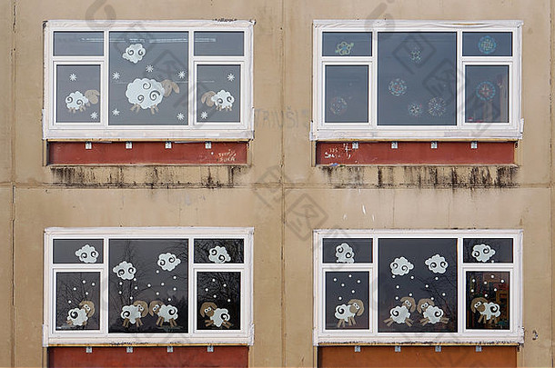 维尔纽斯立陶宛1月窗户脏农村学校装饰圣诞节纸图片snowfla