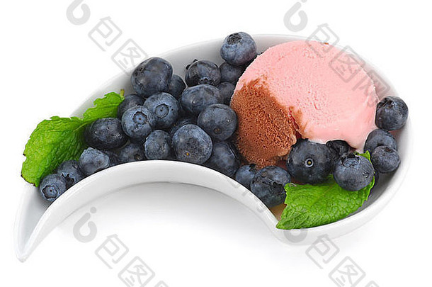 新鲜冰淇淋配蓝莓