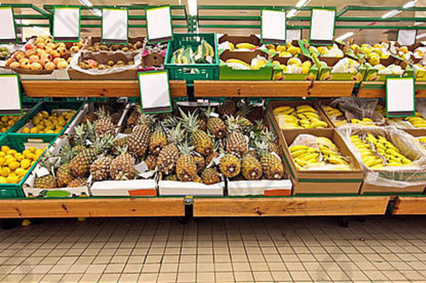 超市里的蔬菜和水果