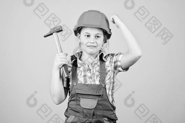 提高自己的工具。儿童保育发展。建筑工程师建筑师。未来的职业。小女孩。自己创造未来。倡议儿童女孩安全帽工人。