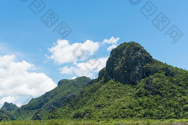 <strong>泰国</strong>Prachuap Khiri Khan的Khao Dang石头或岩石山或小山。夏季自然景观或风景概念
