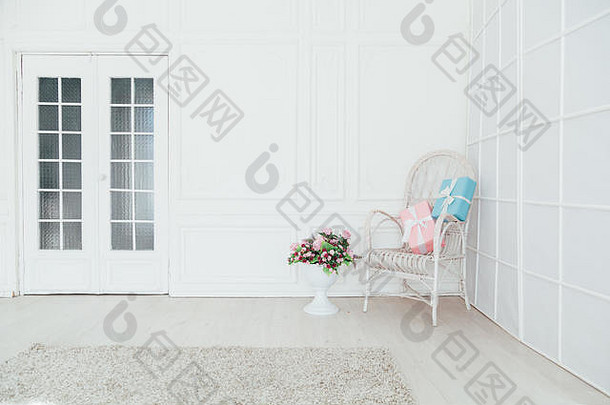 白色椅子礼物假期室内白色房间