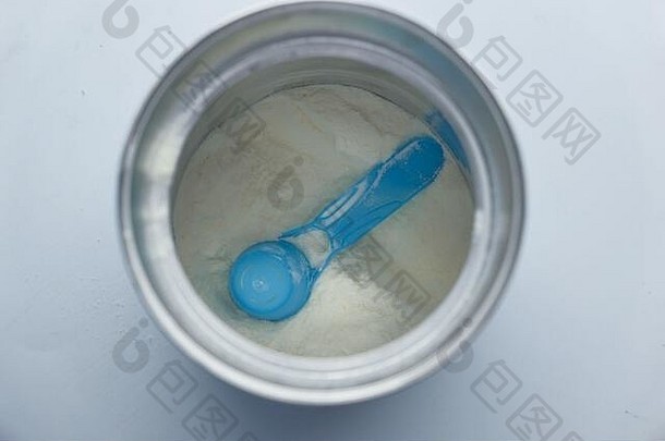 婴儿奶粉在容器中的特写镜头