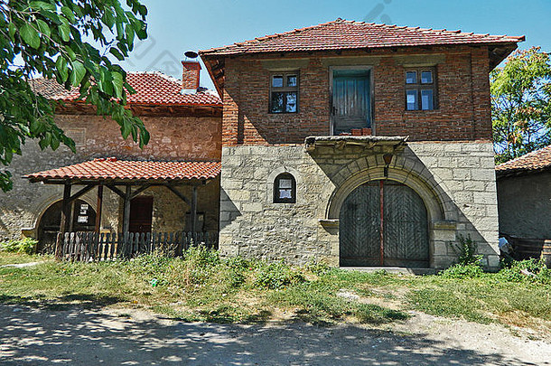 塞尔维亚东部农村地区的一座古老的石头房子。