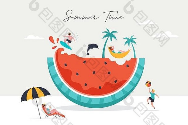 夏天的场景，一群人围着一个巨大的西瓜玩，冲浪，在游泳池里游泳，喝冷饮，在海滩上玩耍