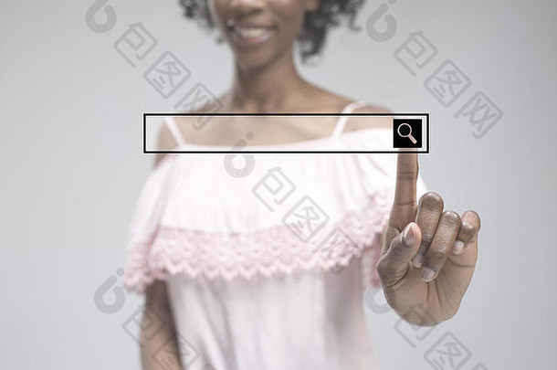 女商人手指触摸空搜索栏，现代商业背景概念-可用于插入文本或图片。