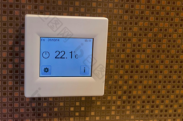 浴室墙上的电子温度计