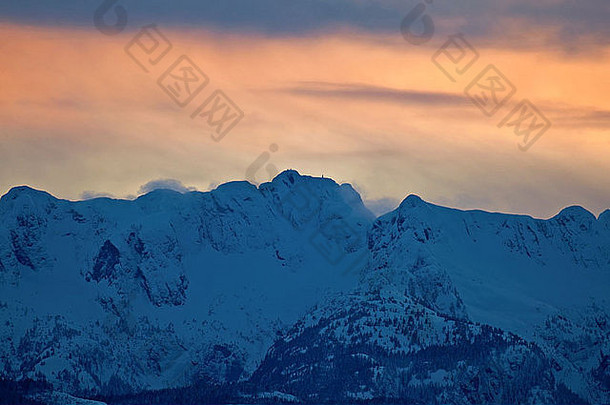 不列颠哥伦比亚省温哥华岛阿罗史密斯山上的冬季日落。加拿大上海合作组织8073