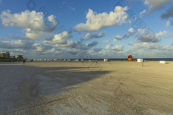 美丽的景观视图迈阿密南海滩海岸行沙子海滩大西洋海洋人蓝色的天空背景美国迈阿密海滩
