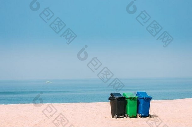 色彩斑斓的塑料浪费容器轮子单独的集合垃圾容器暂时存储浪费垃圾桶垃圾罐