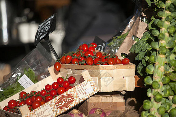 伦敦英格兰12月西红柿布鲁塞尔豆芽木盒子区市场