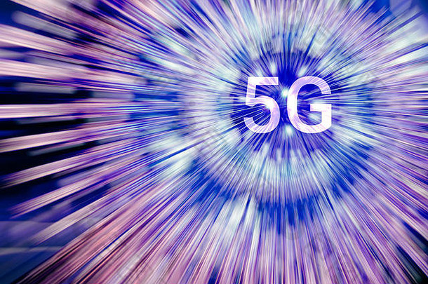 5G的圆形几何空间上有蓝色和紫色的光线。霓虹射线背景