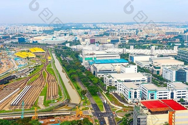新加坡工业区鸟瞰图，包括工<strong>厂区</strong>、铁路、城市景观