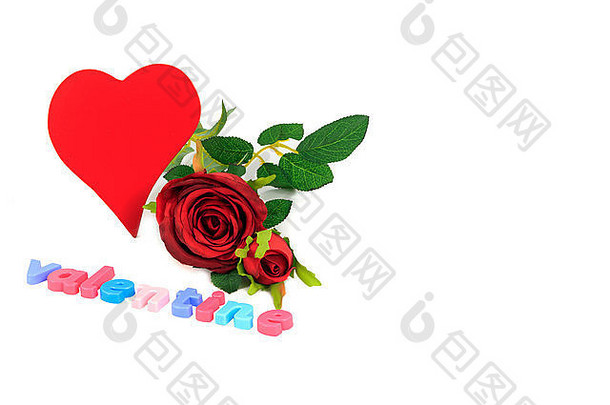 情人节红玫瑰，红色时髦的心形和彩色字母拼写瓦伦丁隔离在白色背景上