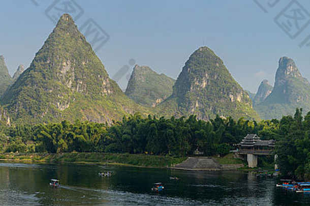 全景岩溶石灰石锥山峰周围丽江河yangshuo国人民共和国中国