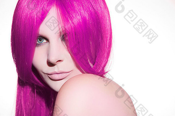 美丽的女人粉红色的头发