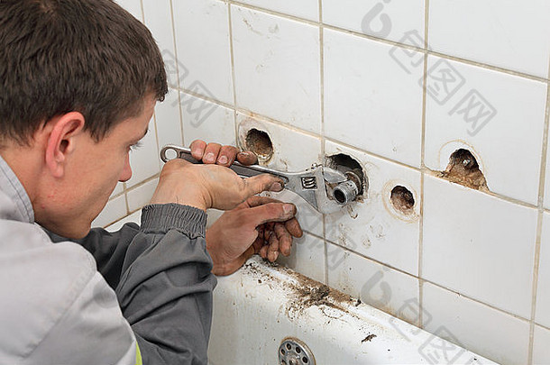水管工修复管道工具手浴室