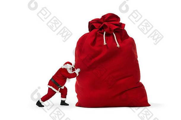 白色背景上，圣诞老人推着一大袋礼物的特写镜头被隔开