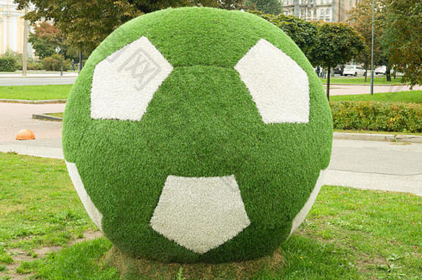 绿色足球球使草城市公园