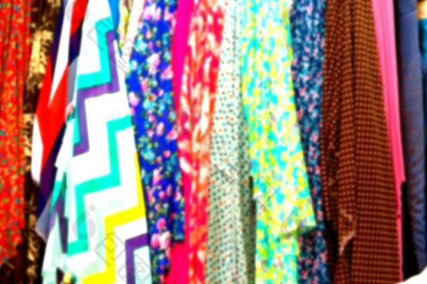 伊朗市场上的模糊围巾颜色和市集配饰的纹理抽象