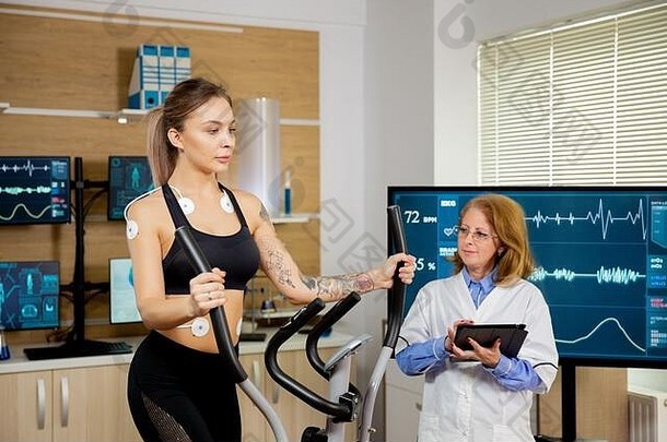 女运动员运行测试步进电极医生现代体育<strong>实验</strong>室