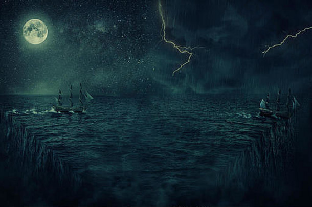抽象背景：一艘船在夜间迷失在海洋中。冒险和旅行概念。平行宇宙，重复