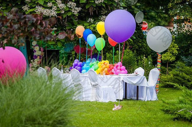 生日表格彩虹气球夏天假期公园