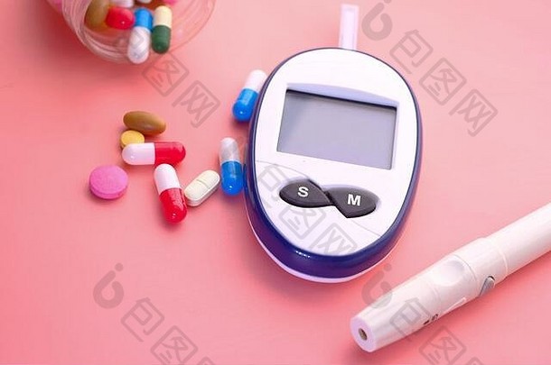 粉红色背景的糖尿病血糖测量试剂盒