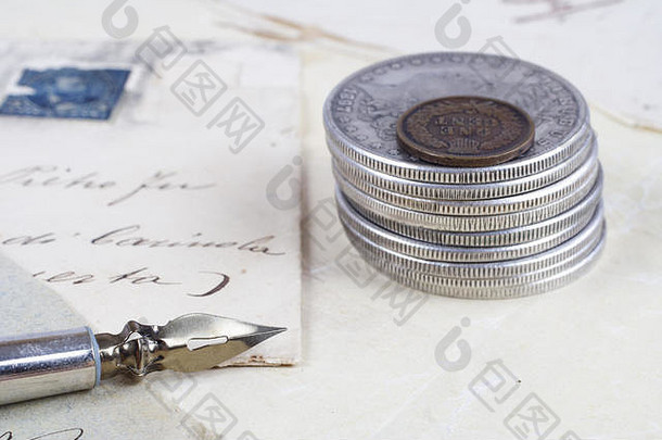复古<strong>背景</strong>，旧纸、旧钢笔、手写字母和银币