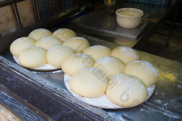 法兰西佩斯中世纪有城墙的小镇佩斯的糕点面包酵母Galettes de Perouges