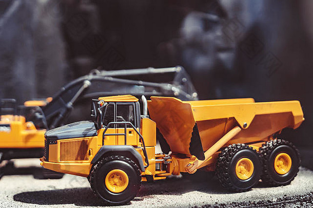 展览中的煤矿风光中的玩具卡车