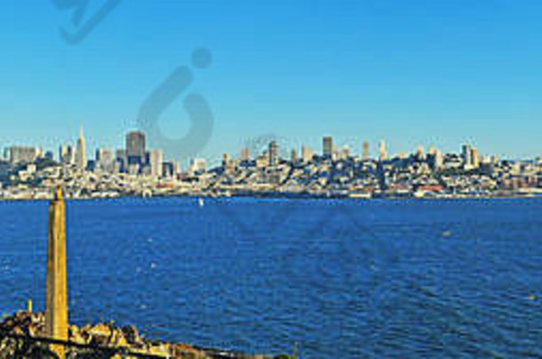旧金山：从恶魔岛看天际线和海湾