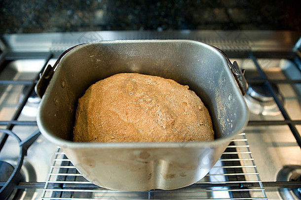 自制的用全麦面粉做的面包锡面包制造商机准备好了