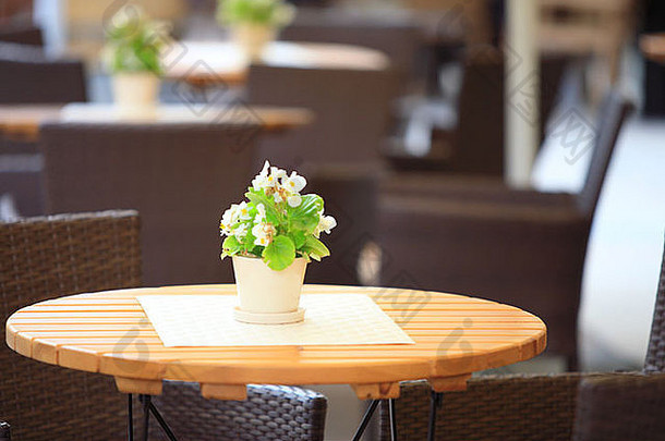 户外餐厅开放空气咖啡馆椅子表格