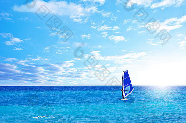 美丽的和平天堂海滩男人。玩帆板运动风景优美的蓝色的自然海景景观热带自然背景
