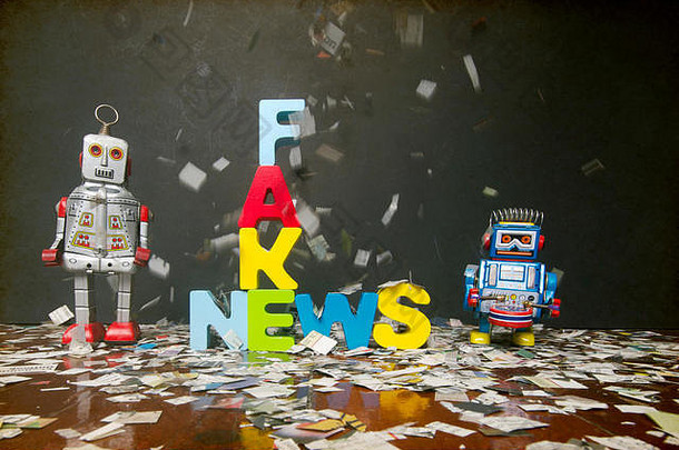 报纸五彩纸屑词假的新闻复古的机器人玩具木地板上