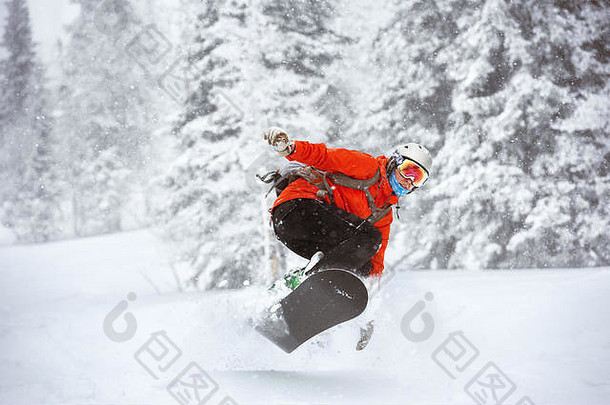 滑雪跳跃边远地区自由滑雪off-piste滑雪度假胜地