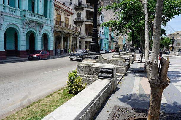 虽然真的恶化了，但古老的哈瓦那却美不胜收。我迫不及待地想重游，当这座城市被精心修复以展现其魅力时。