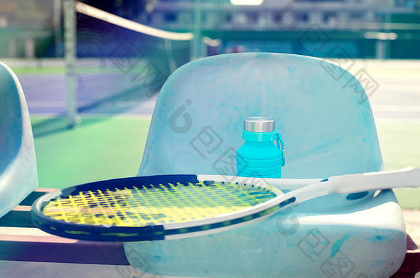 可重用的蓝色的水瓶网球法院
