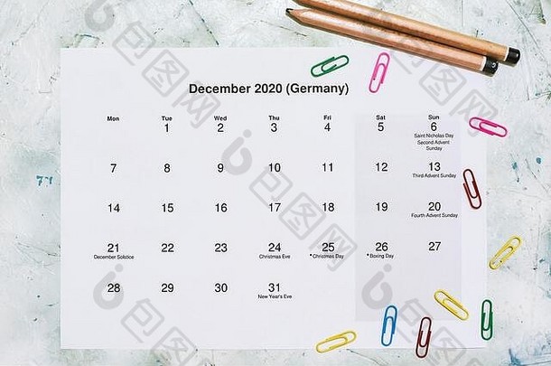 蒙纳茨卡伦德德州2020年。翻译：2020年12月月历。荷兰语纸质十二月月历。俯视图