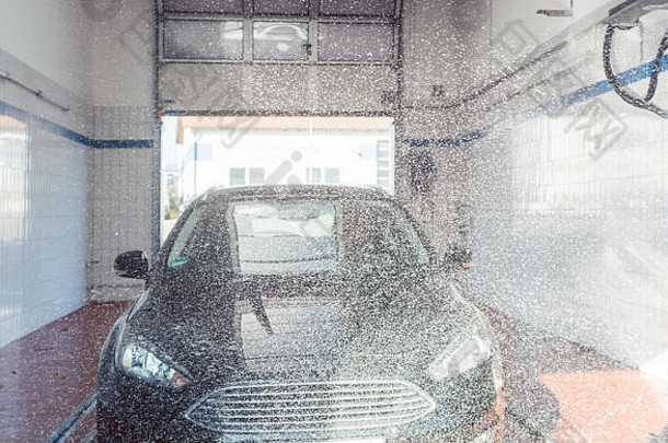 泡沫把汽车车洗